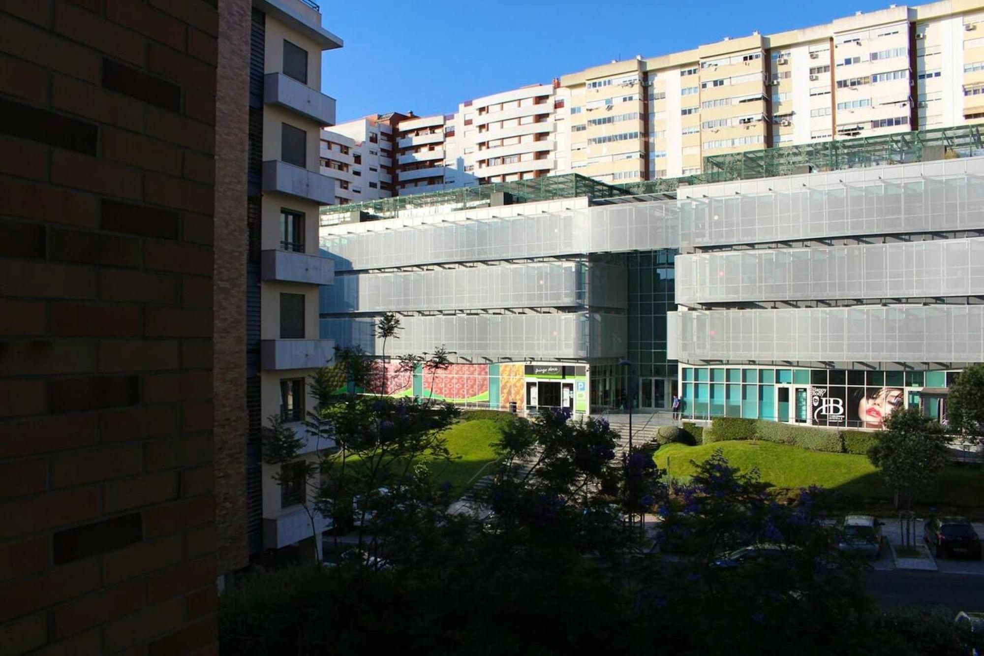 2 Bedrooms With Shared Pool And Wifi At Apartment Lissabon